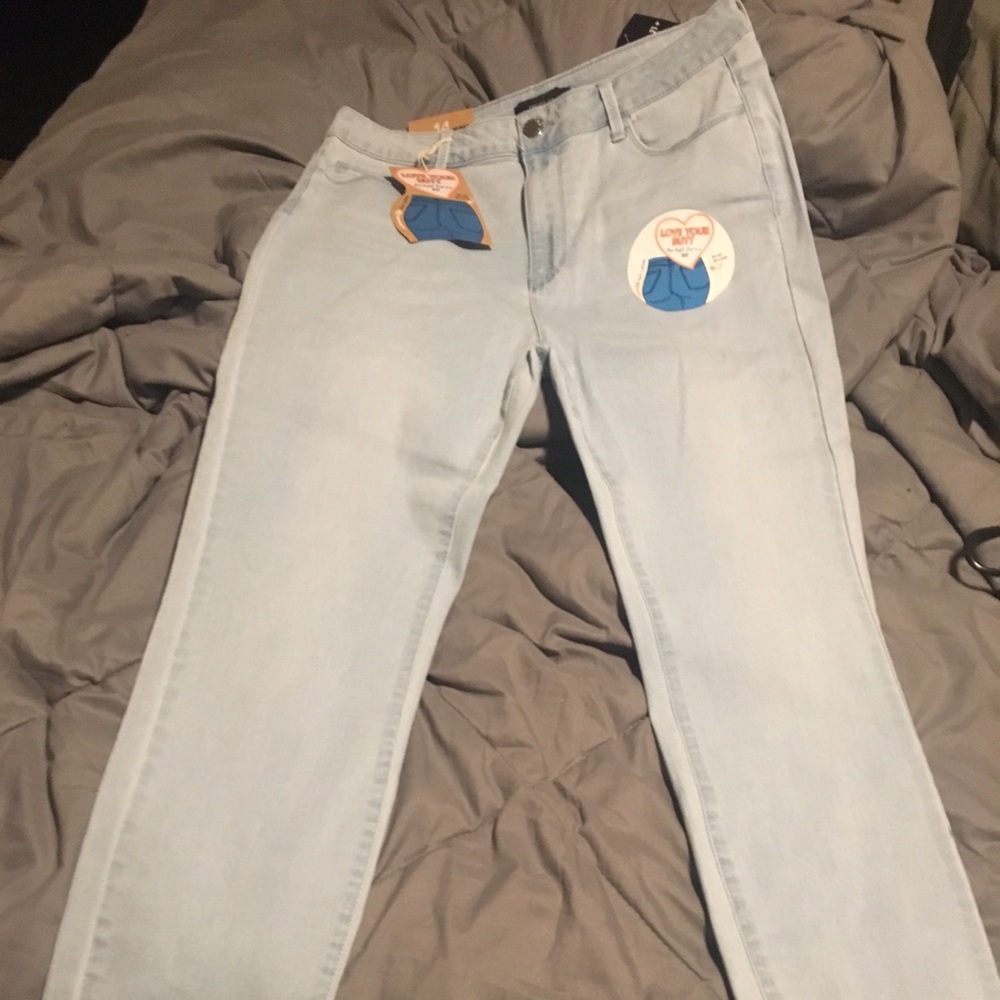 F21 butt lifting JEANS 👖